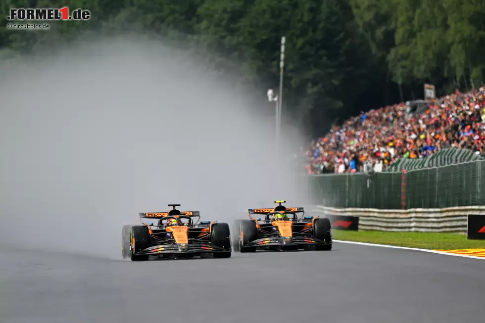 Foto zur News: Oscar Piastri (McLaren) und Lando Norris (McLaren)