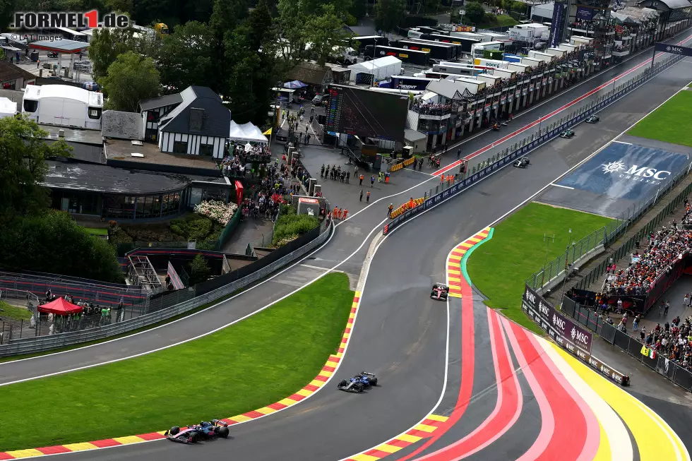 Foto zur News: Franco Colapinto (Alpine), Carlos Sainz (Williams) und Lewis Hamilton (Ferrari)