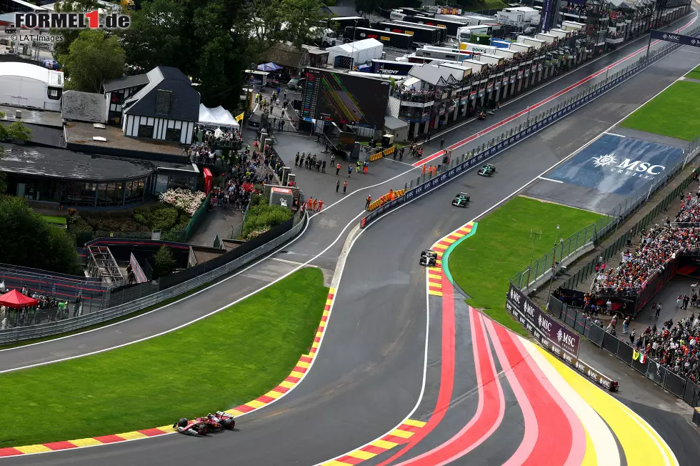 Foto zur News: Andrea Kimi Antonelli, Lewis Hamilton (Ferrari) und Lance Stroll (Aston Martin)