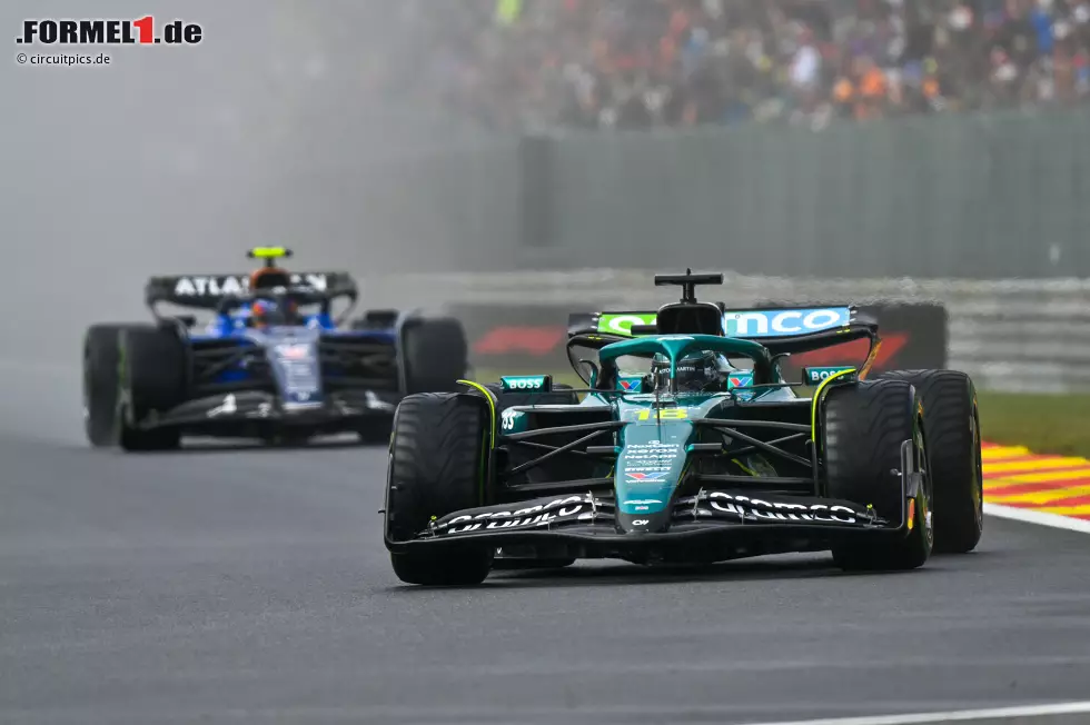 Foto zur News: Lance Stroll (Aston Martin) und Carlos Sainz (Williams)