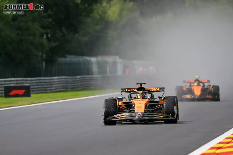 Foto zur News: Oscar Piastri (McLaren) und Lando Norris (McLaren)