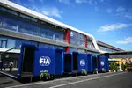 Foto zur News: FIA-Hospitality im Formel-1-Fahrerlager