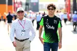 Foto zur News: Jo Ramirez mit Gabriel Bortoleto (Sauber)