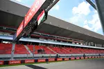 Foto zur News: Die neue Haupttribüne am Hungaroring