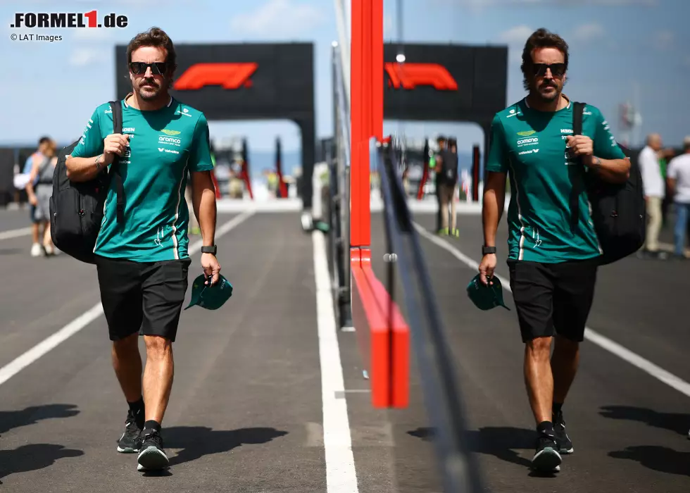 Foto zur News: Fernando Alonso (Aston Martin)