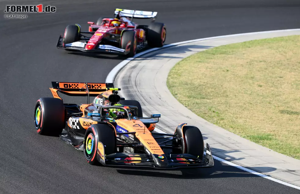 Foto zur News: Lando Norris (McLaren) und Lewis Hamilton (Ferrari)