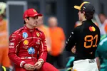 Foto zur News: Charles Leclerc (Ferrari) und Oscar Piastri (McLaren)