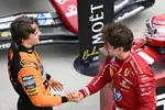 Foto zur News: Charles Leclerc (Ferrari) und Oscar Piastri (McLaren)