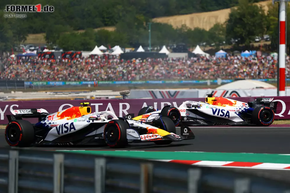 Foto zur News: Liam Lawson (Racing Bulls) und Isack Hadjar (Racing Bulls)