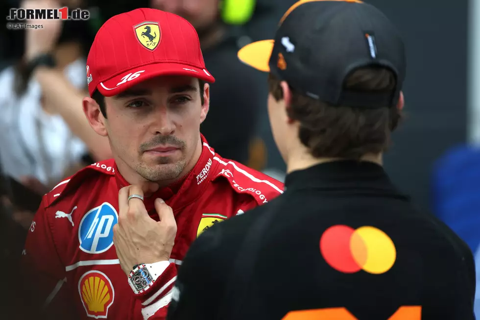 Foto zur News: Charles Leclerc (Ferrari) und Oscar Piastri (McLaren)