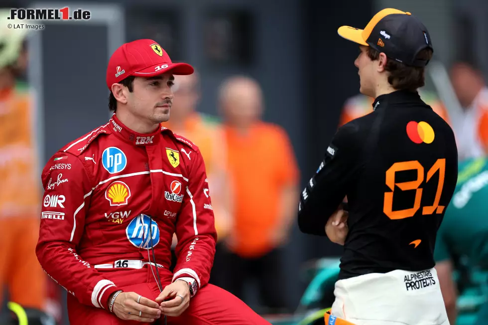 Foto zur News: Charles Leclerc (Ferrari) und Oscar Piastri (McLaren)