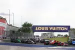 Foto zur News: Andrea Kimi Antonelli und Lewis Hamilton (Ferrari)