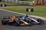Foto zur News: Max Verstappen (Red Bull) und Pierre Gasly (Alpine)