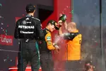 Foto zur News: George Russell (Mercedes) und Lando Norris (McLaren)