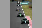 Foto zur News: Fernando Alonso (Aston Martin), Gabriel Bortoleto (Sauber) und Max Verstappen (Red Bull)