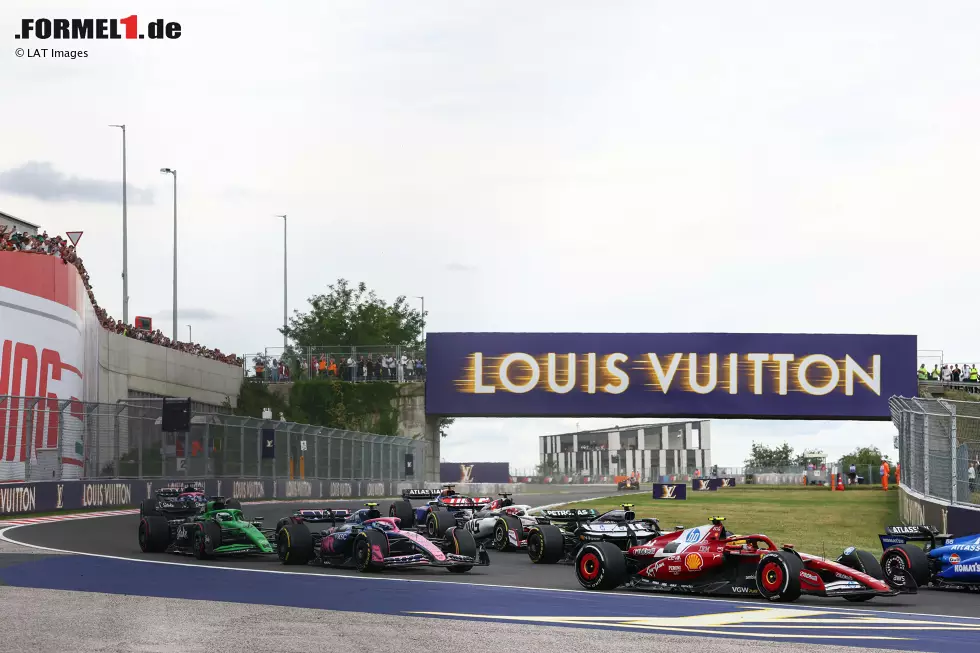 Foto zur News: Andrea Kimi Antonelli und Lewis Hamilton (Ferrari)