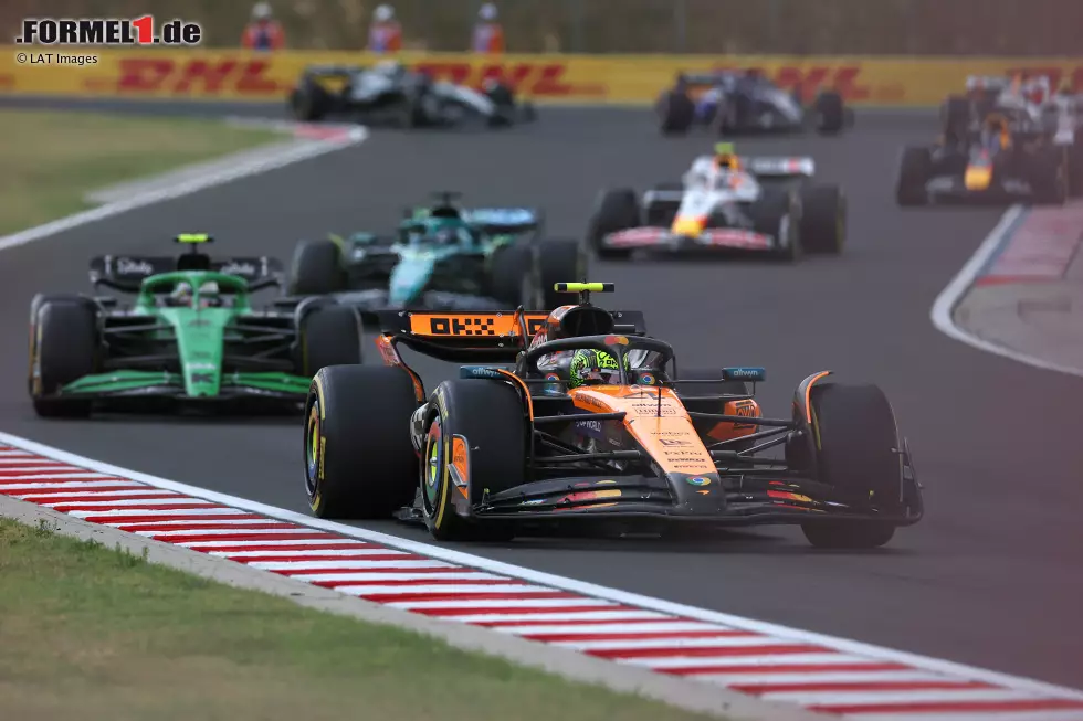 Foto zur News: Lando Norris (McLaren) und Gabriel Bortoleto (Sauber)