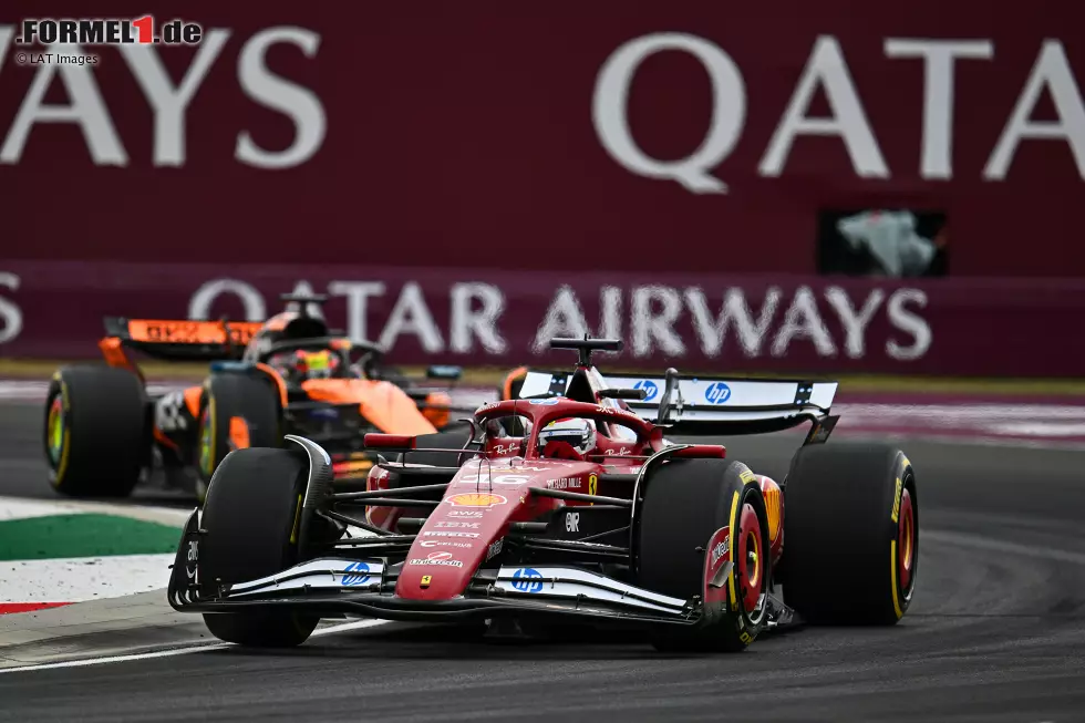 Foto zur News: Charles Leclerc (Ferrari) und Oscar Piastri (McLaren)