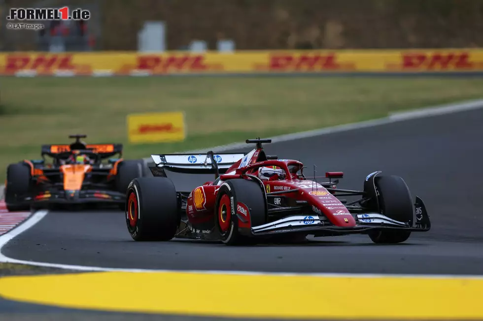 Foto zur News: Charles Leclerc (Ferrari) und Oscar Piastri (McLaren)