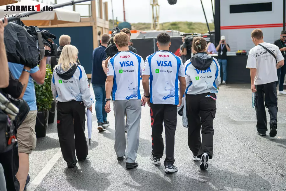 Foto zur News: Liam Lawson (Racing Bulls) und Isack Hadjar (Racing Bulls)