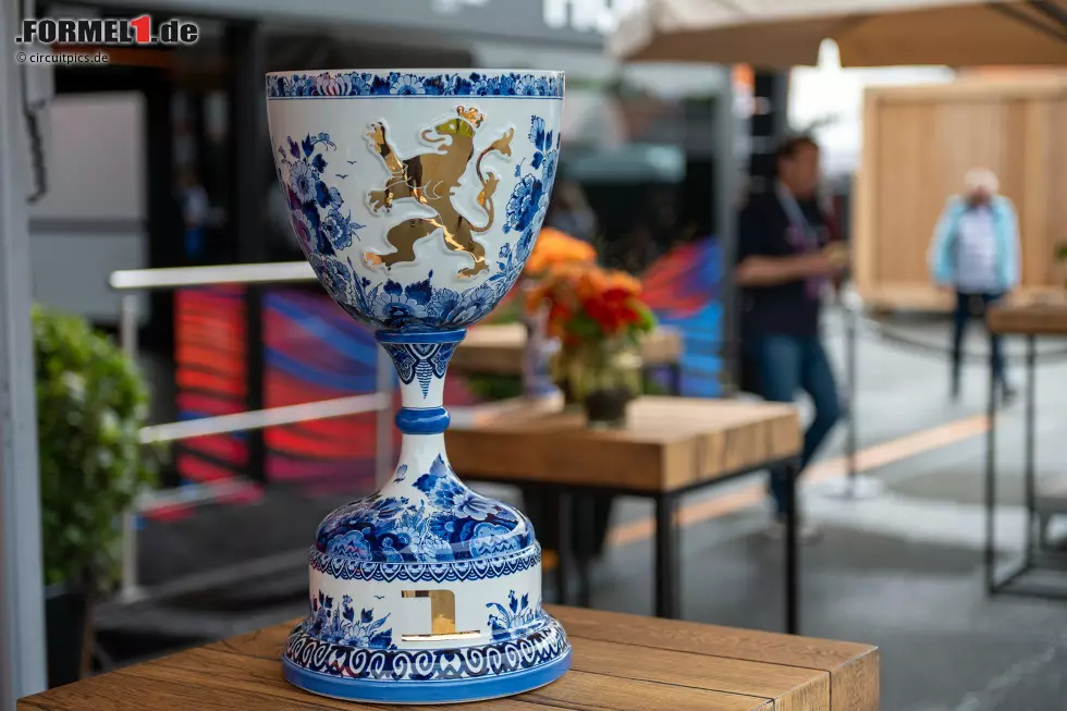 Foto zur News: Der Siegerpokal beim Formel-1-Rennen in Zandvoort 2025