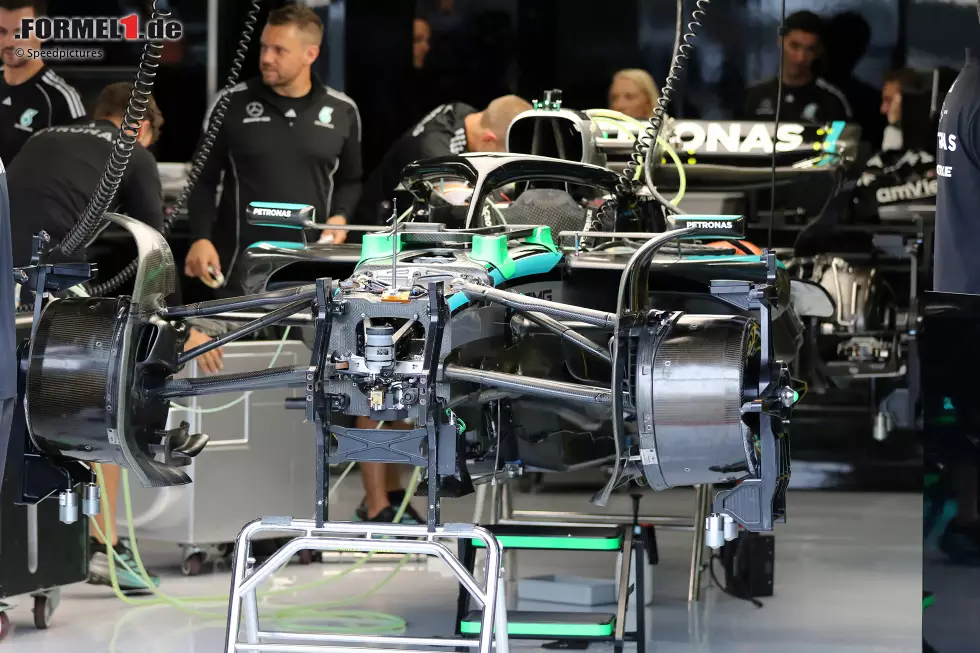 Foto zur News: Mercedes W16