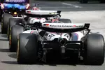 Foto zur News: Esteban Ocon (Haas) und Oliver Bearman (Haas)