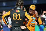 Foto zur News: Oscar Piastri (McLaren) und Lando Norris (McLaren)