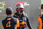 Foto zur News: Lando Norris (McLaren) und Max Verstappen (Red Bull)