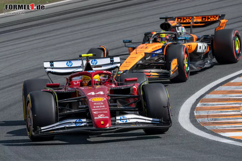 Foto zur News: Lewis Hamilton (Ferrari) und Oscar Piastri (McLaren)