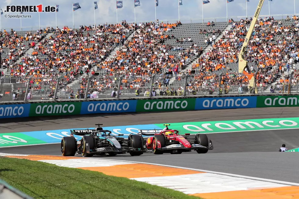 Foto zur News: George Russell (Mercedes) und Lewis Hamilton (Ferrari)