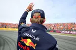 Foto zur News: Max Verstappen (Red Bull) und Mark Thompson