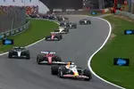 Foto zur News: Isack Hadjar (Racing Bulls), Charles Leclerc (Ferrari) und George Russell (Mercedes)