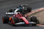 Foto zur News: Charles Leclerc (Ferrari) und George Russell (Mercedes)