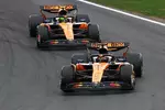 Foto zur News: Oscar Piastri (McLaren) und Lando Norris (McLaren)