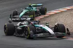 Foto zur News: Andrea Kimi Antonelli und Fernando Alonso (Aston Martin)