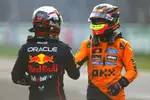 Foto zur News: Oscar Piastri (McLaren) und Max Verstappen (Red Bull)