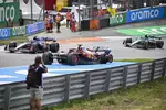 Foto zur News: Pierre Gasly (Alpine), Fernando Alonso (Aston Martin) und Charles Leclerc (Ferrari)