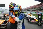 Foto zur News: Oscar Piastri (McLaren) und Isack Hadjar (Racing Bulls)