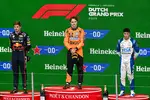 Foto zur News: Max Verstappen (Red Bull), Oscar Piastri (McLaren) und Isack Hadjar (Racing Bulls)