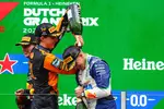 Foto zur News: Oscar Piastri (McLaren) und Isack Hadjar (Racing Bulls)