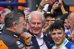 Foto zur News: Isack Hadjar (Racing Bulls), Zak Brown und Helmut Marko