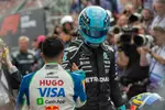 Foto zur News: Isack Hadjar (Racing Bulls) und George Russell (Mercedes)