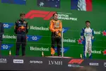 Foto zur News: Max Verstappen (Red Bull), Oscar Piastri (McLaren) und Isack Hadjar (Racing Bulls)