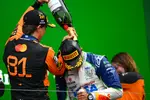 Foto zur News: Oscar Piastri (McLaren) und Isack Hadjar (Racing Bulls)