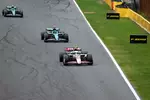 Foto zur News: Oliver Bearman (Haas), Lance Stroll (Aston Martin) und Fernando Alonso (Aston Martin)