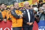 Foto zur News: Zak Brown und Helmut Marko
