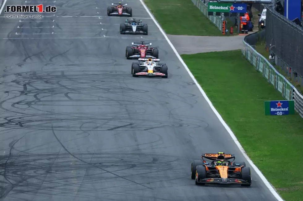 Foto zur News: Lando Norris (McLaren) und Mark Thompson