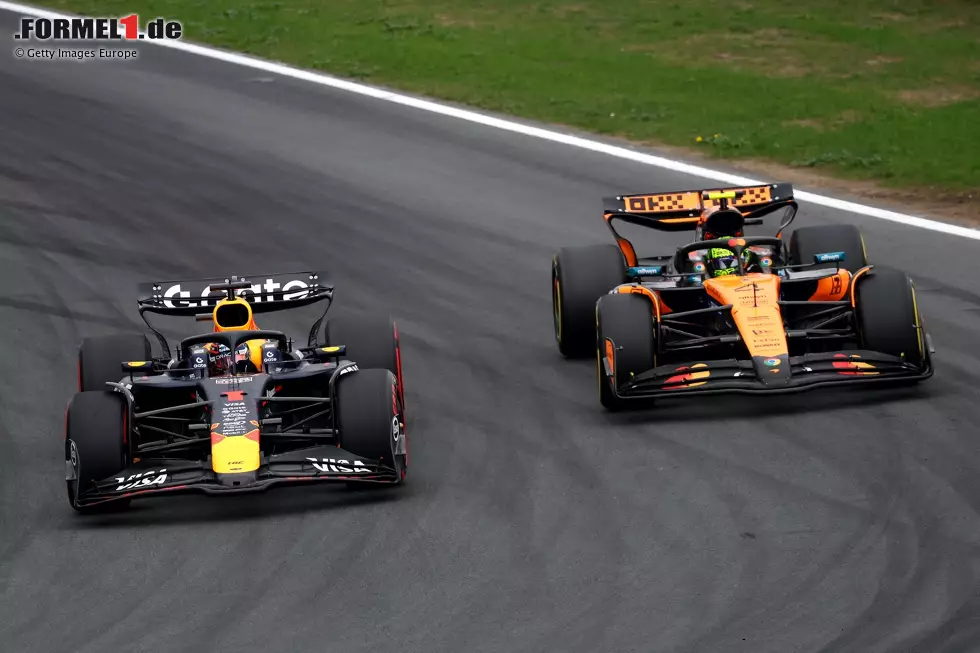 Foto zur News: Max Verstappen (Red Bull) und Lando Norris (McLaren)