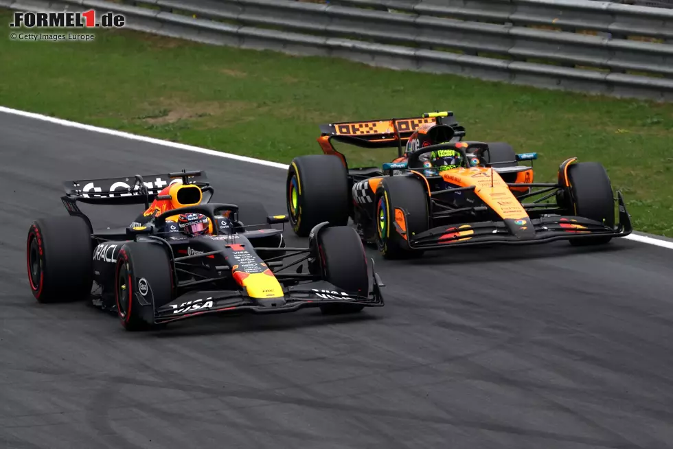 Foto zur News: Max Verstappen (Red Bull) und Lando Norris (McLaren)
